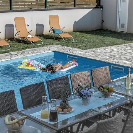 Gracia - Big House, Pool, Bbq, Playground & Table Tennis, Game With Billiards & Table Football, Pula, Istria Villa Pola