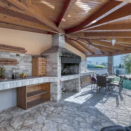 Gracia - Big House, Pool, Bbq, Playground & Table Tennis, Game With Billiards & Table Football, Pula, Istria Pola