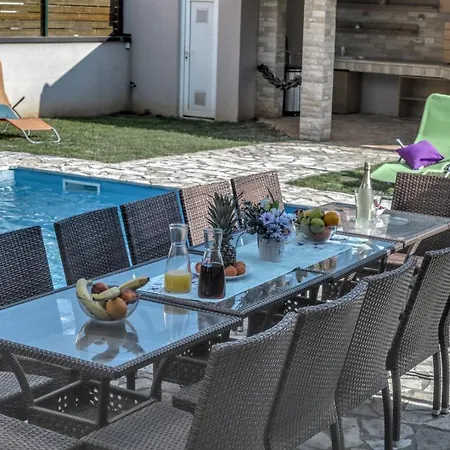 Villa Gracia - Big House, Pool, Bbq, Playground & Table Tennis, Game With Billiards & Table Football, Pula, Istria