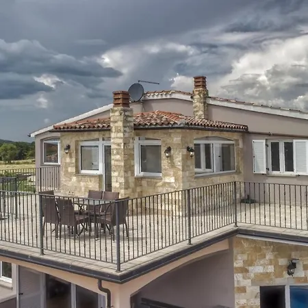 Villa Gracia - Big House, Pool, Bbq, Playground & Table Tennis, Game With Billiards & Table Football, Pula, Istria