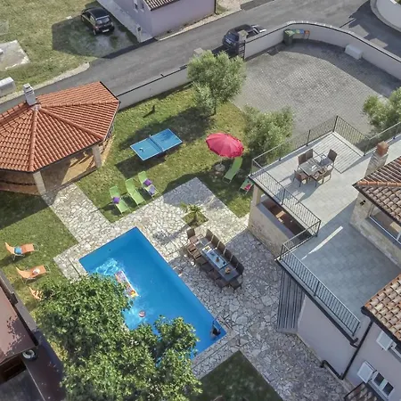 Villa Gracia - Big House, Pool, Bbq, Playground & Table Tennis, Game With Billiards & Table Football, Pula, Istria Pola