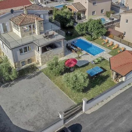 Villa Gracia - Big House, Pool, Bbq, Playground & Table Tennis, Game With Billiards & Table Football, Pula, Istria