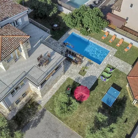Gracia - Big House, Pool, Bbq, Playground & Table Tennis, Game With Billiards & Table Football, Pula, Istria Pola