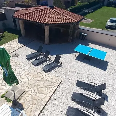 Villa Gracia - Big House, Pool, Bbq, Playground & Table Tennis, Game With Billiards & Table Football, Pula, Istria *