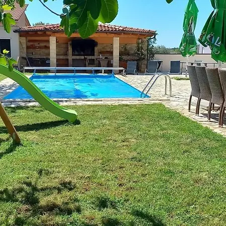 Gracia - Big House, Pool, Bbq, Playground & Table Tennis, Game With Billiards & Table Football, Pula, Istria * Pola