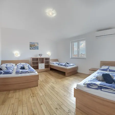 Villa Gracia - Big House, Pool, Bbq, Playground & Table Tennis, Game Room With Billiards & Table Football, Pula, Istria Pula