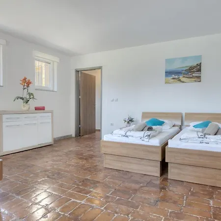 Villa Gracia - Big House, Pool, Bbq, Playground & Table Tennis, Game Room With Billiards & Table Football, Pula, Istria *